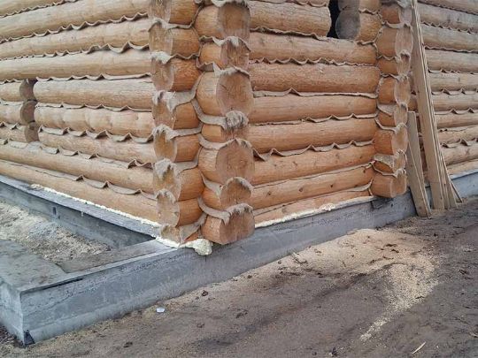 Конопатка (пробивка) дома, бани, сруба из бревна, бруса, лафета. Выбор материала. Работаем в любом регионе.