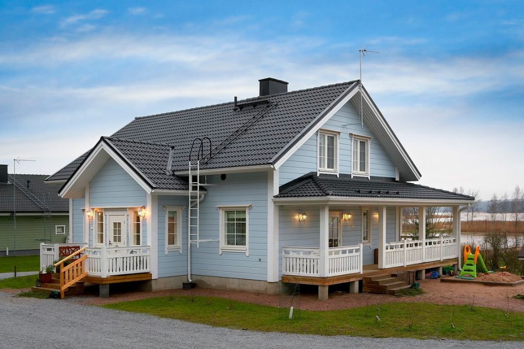 Покраска деревянного дома или сруба из бруса, бревна, лафета внутри и снаружи. Любой регион.